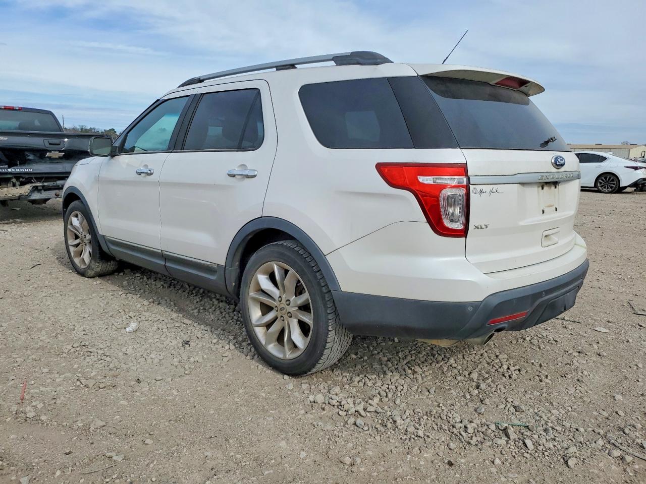 2011 FORD EXPLORER XLT photo 2