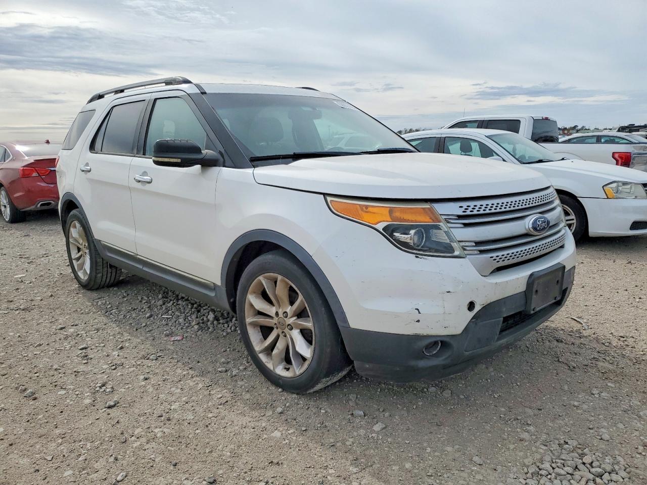 2011 FORD EXPLORER XLT photo 4