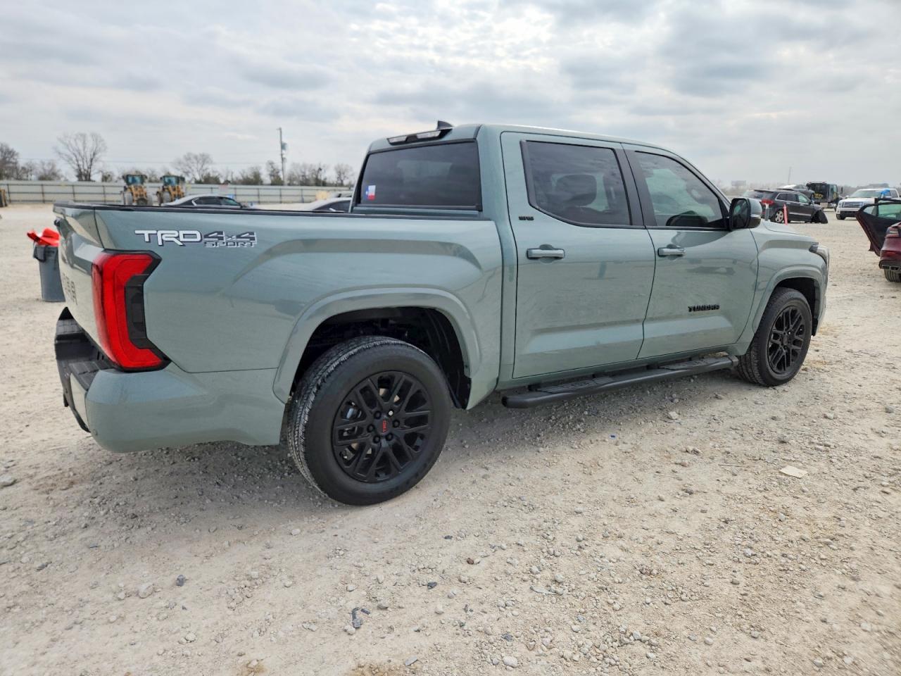 2024 TOYOTA TUNDRA CREWMAX SR photo 3