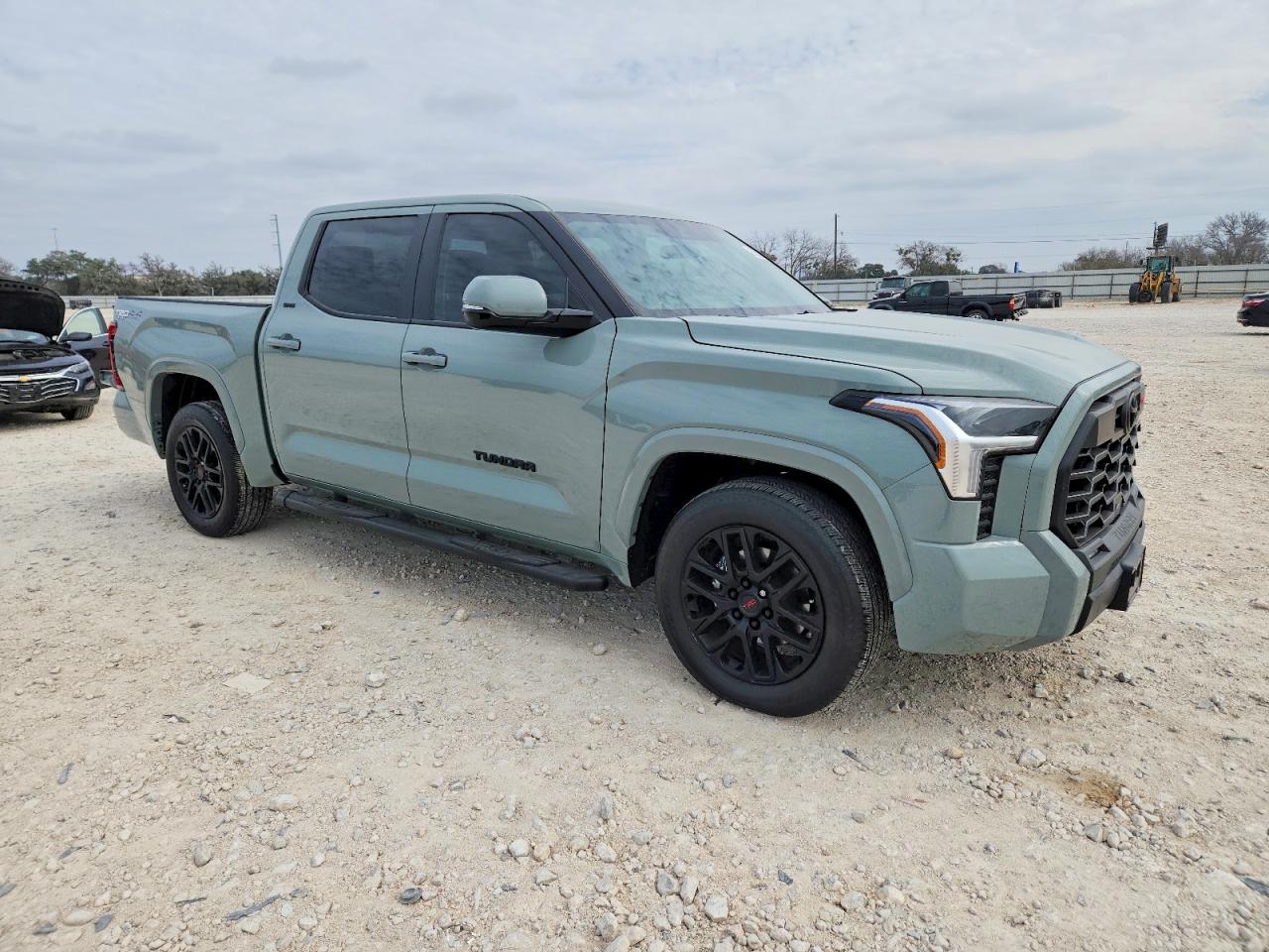 2024 TOYOTA TUNDRA CREWMAX SR photo 4