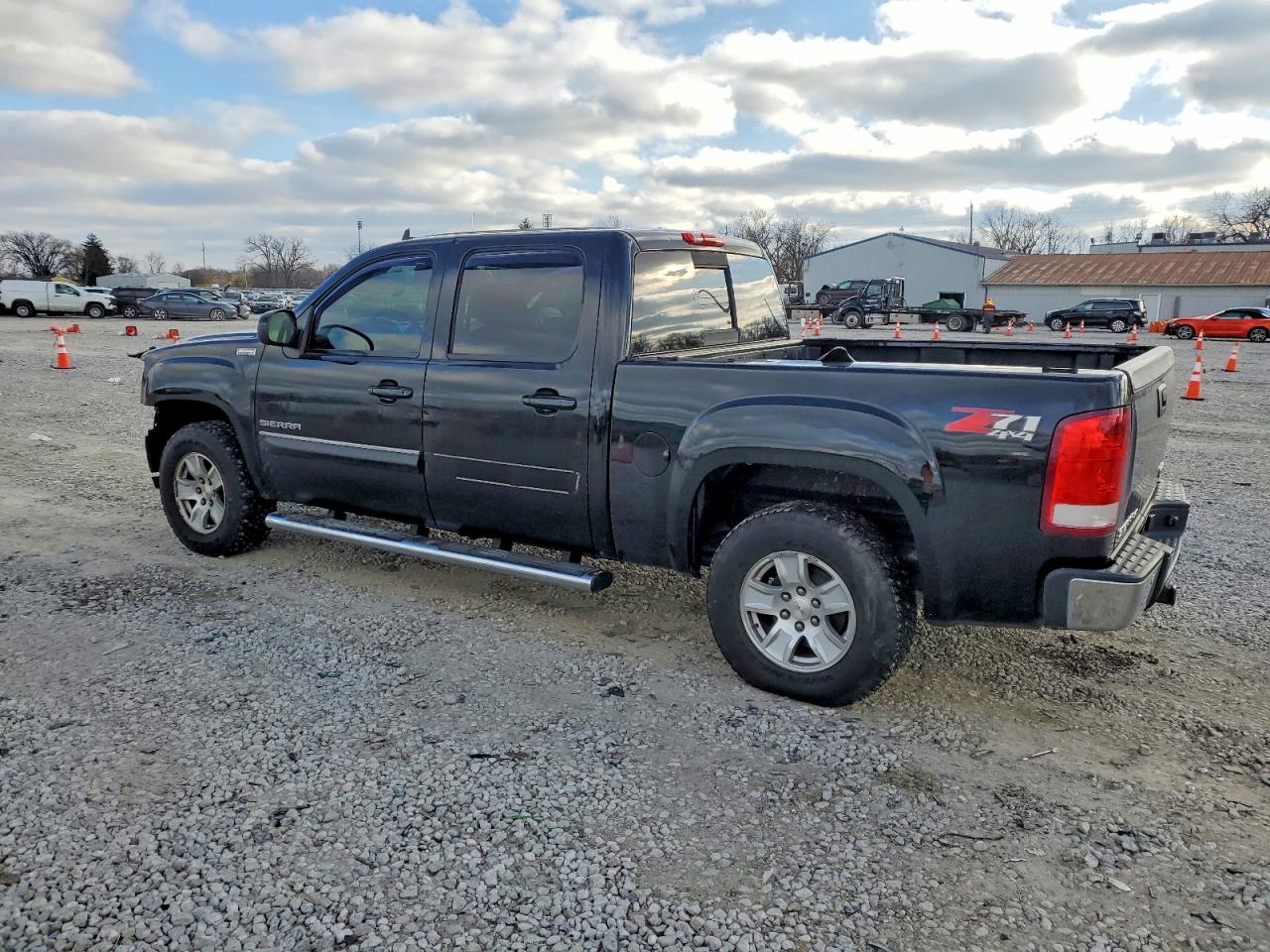 2012 GMC SIERRA K1500 SLT photo 2