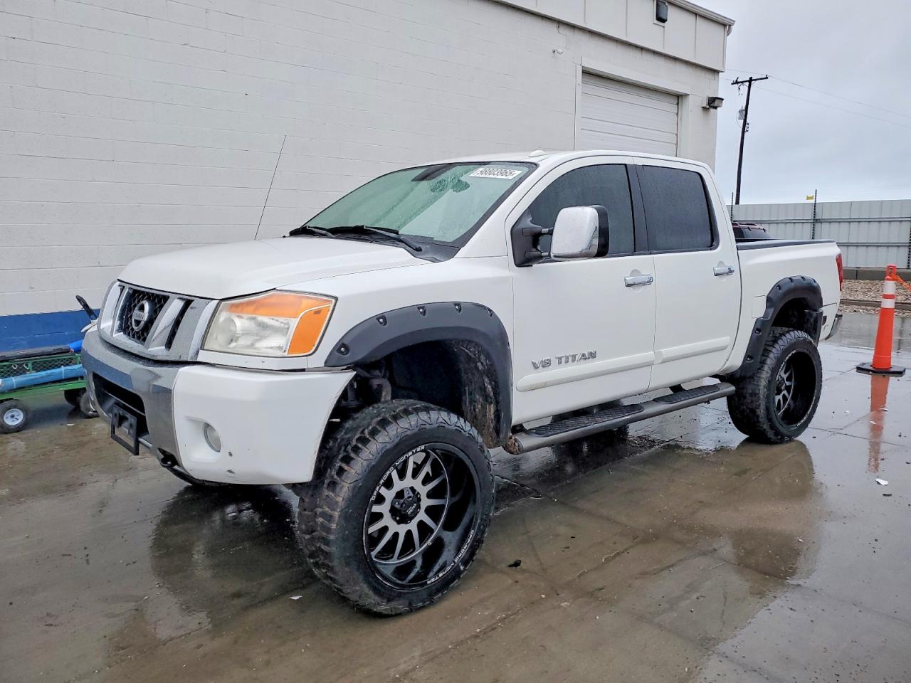 2010 NISSAN TITAN