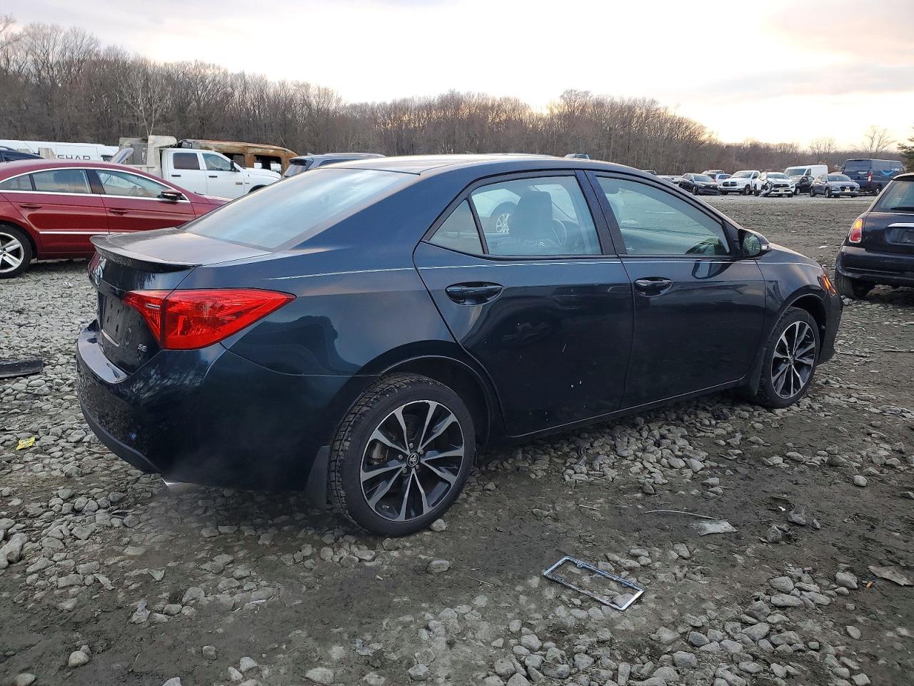 2017 TOYOTA COROLLA L photo 3
