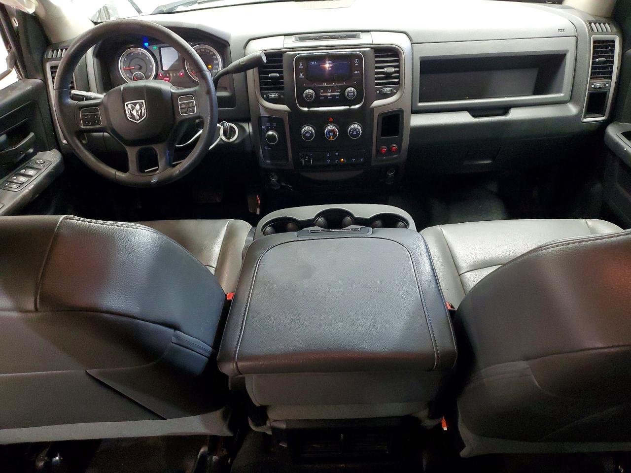 2016 RAM 2500 ST photo 8
