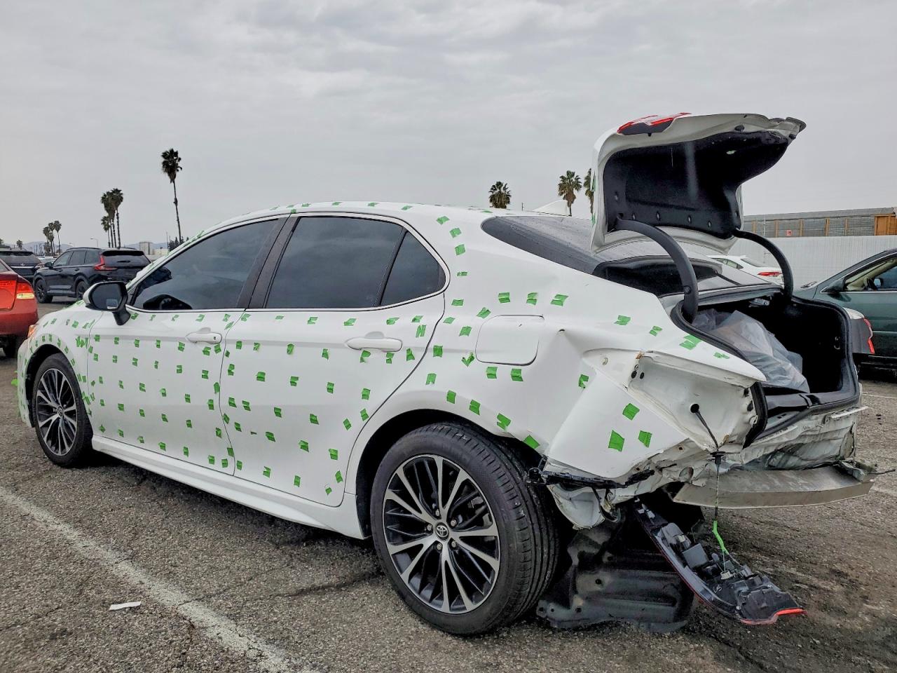 2020 TOYOTA CAMRY SE photo 2