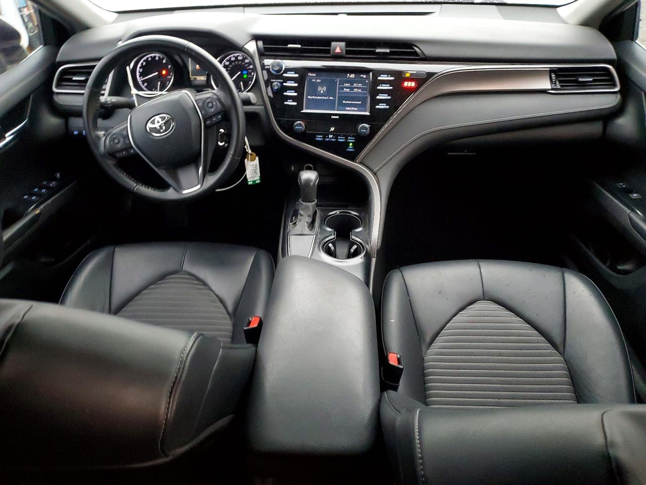 2020 TOYOTA CAMRY SE photo 8