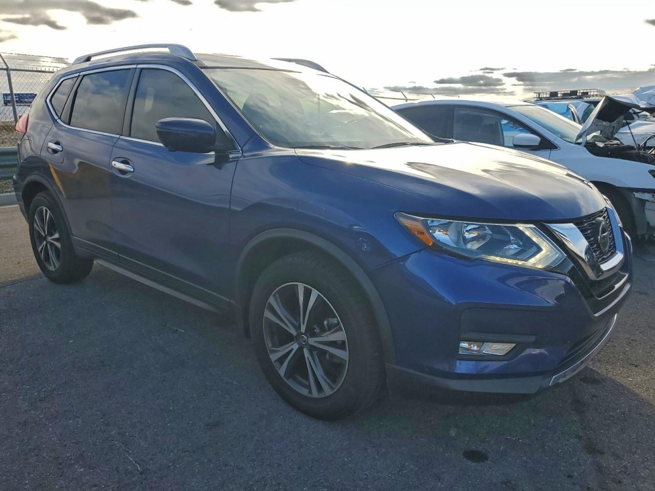 2019 NISSAN ROGUE S photo 4