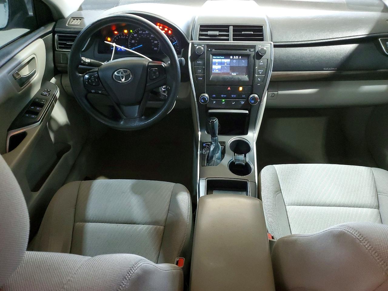 2015 TOYOTA CAMRY LE photo 8
