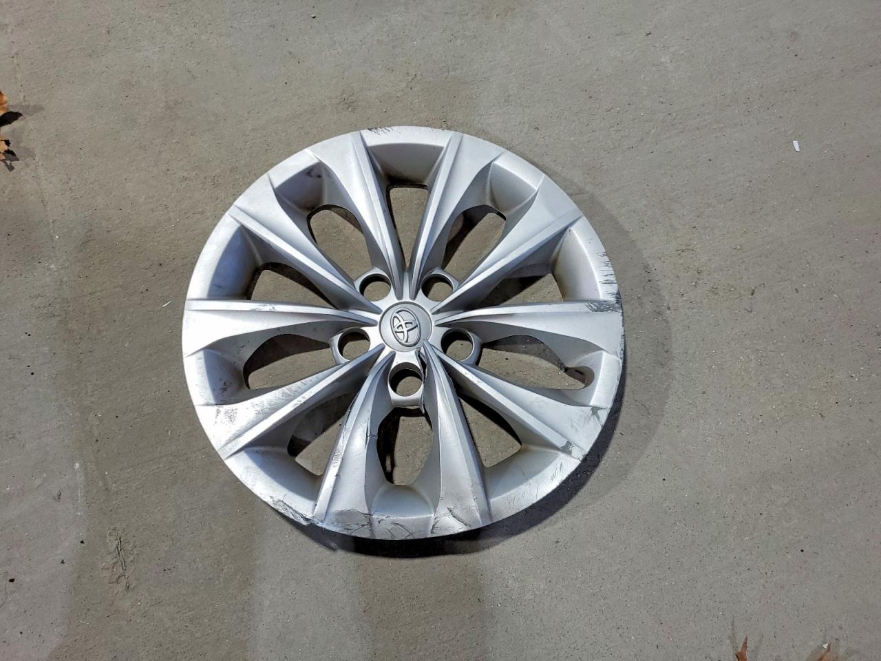 2015 TOYOTA CAMRY LE photo 12