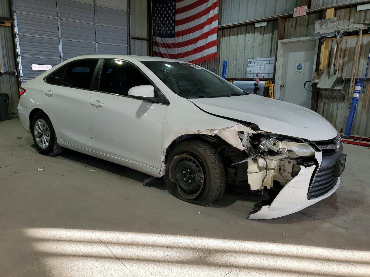 2015 TOYOTA CAMRY LE photo 4