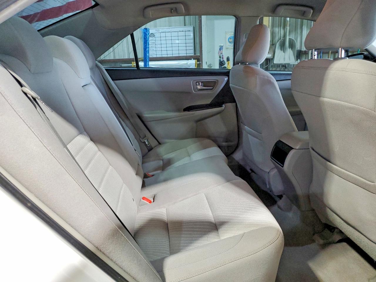 2015 TOYOTA CAMRY LE photo 10