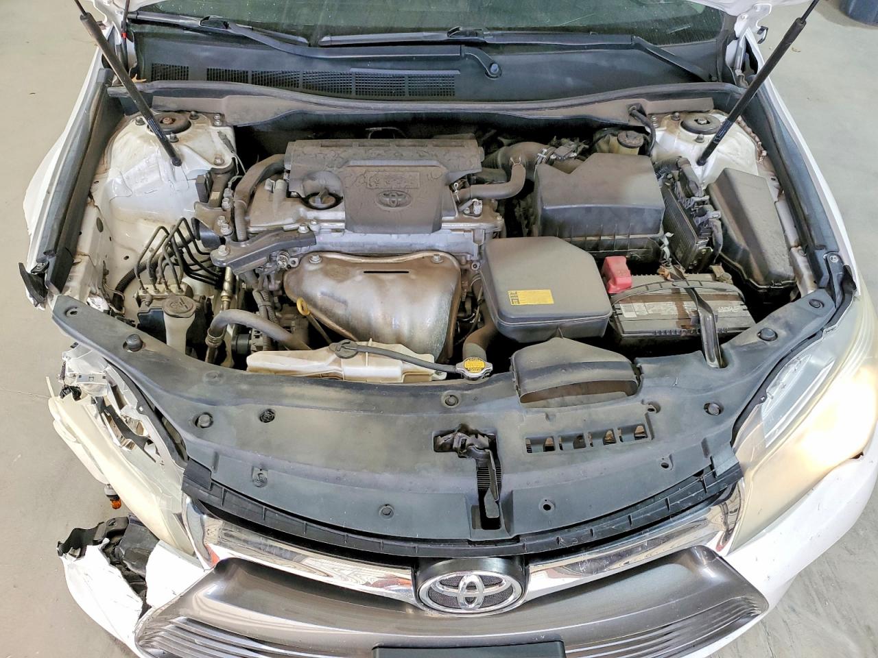 2015 TOYOTA CAMRY LE photo 11