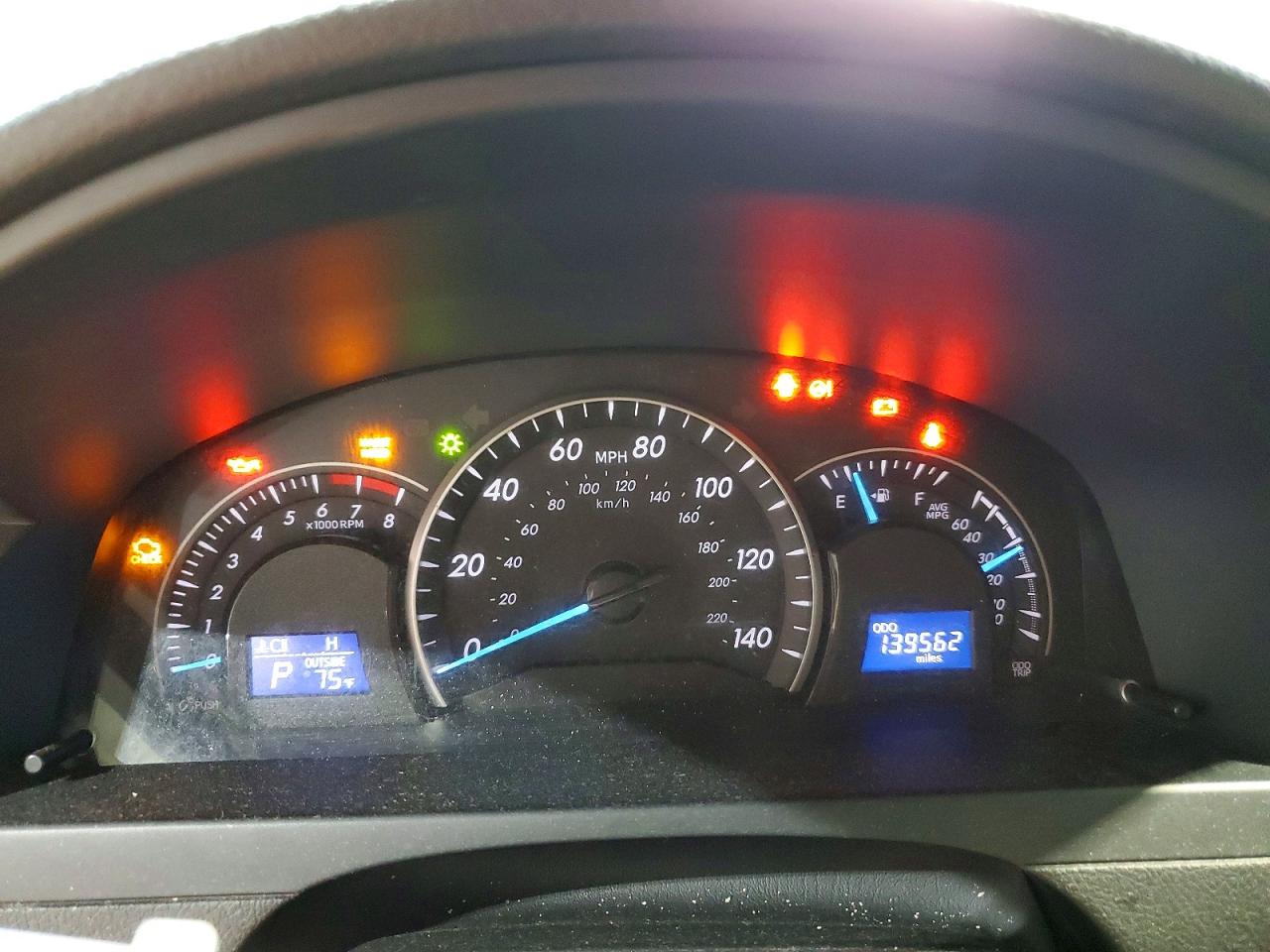 2015 TOYOTA CAMRY LE photo 9