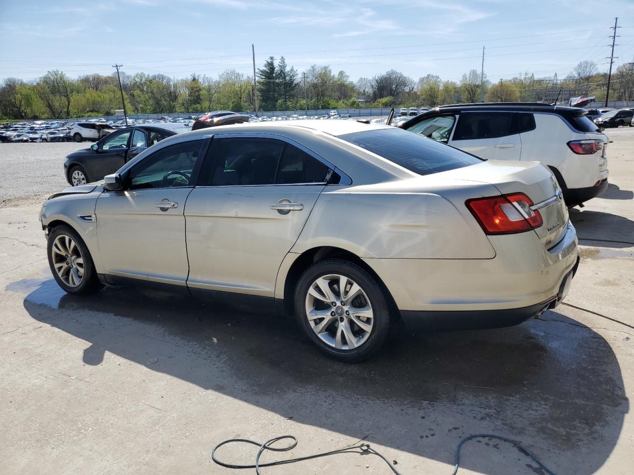 2010 FORD TAURUS SEL photo 2