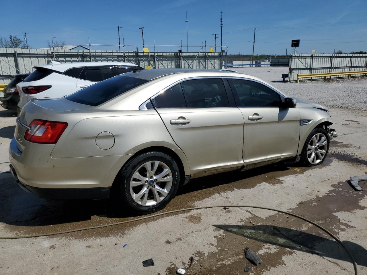 2010 FORD TAURUS SEL photo 3