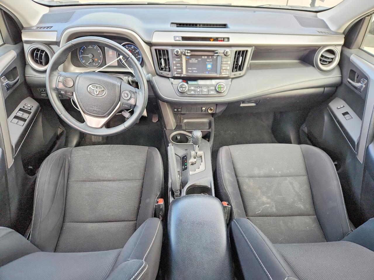 2017 TOYOTA RAV4 XLE photo 8