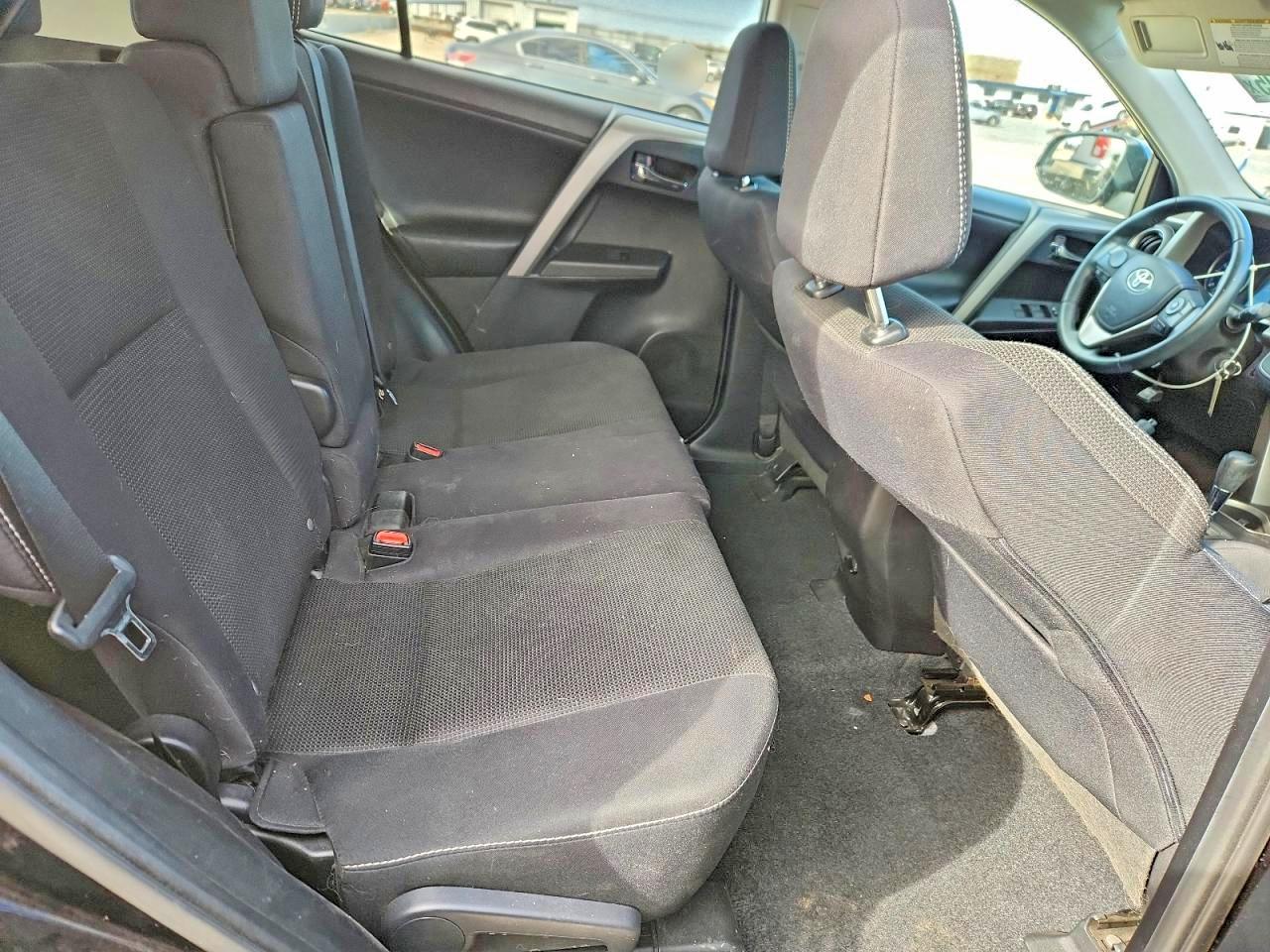 2017 TOYOTA RAV4 XLE photo 10