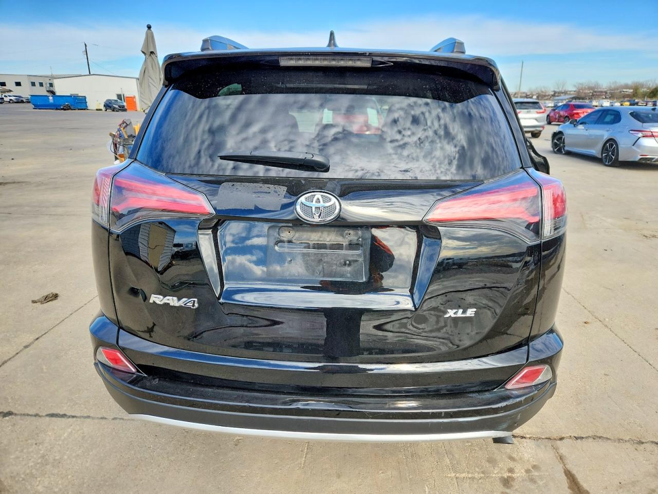 2017 TOYOTA RAV4 XLE photo 6