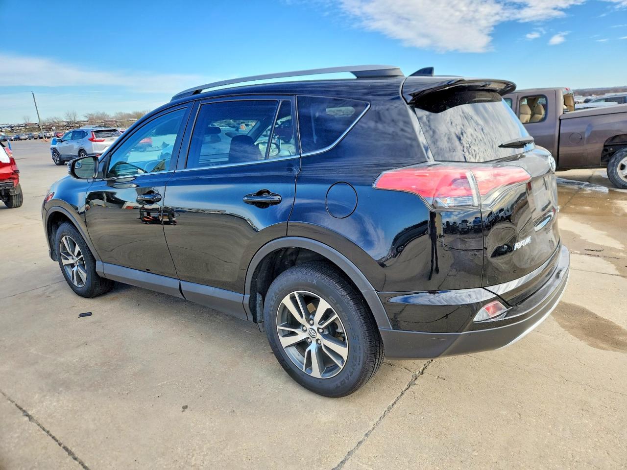 2017 TOYOTA RAV4 XLE photo 2