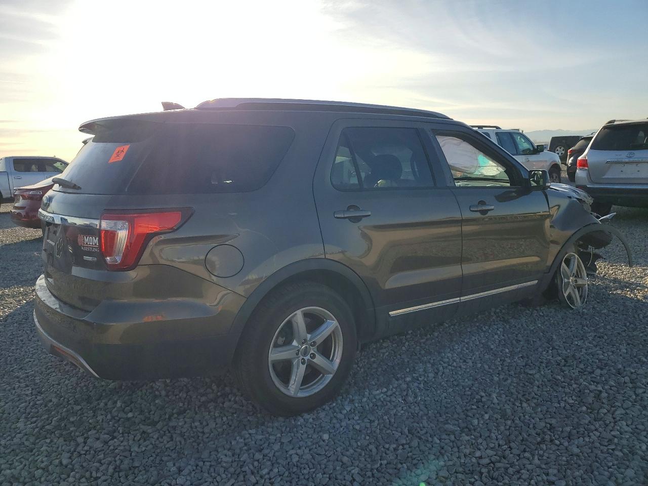 2016 FORD EXPLORER XLT photo 3