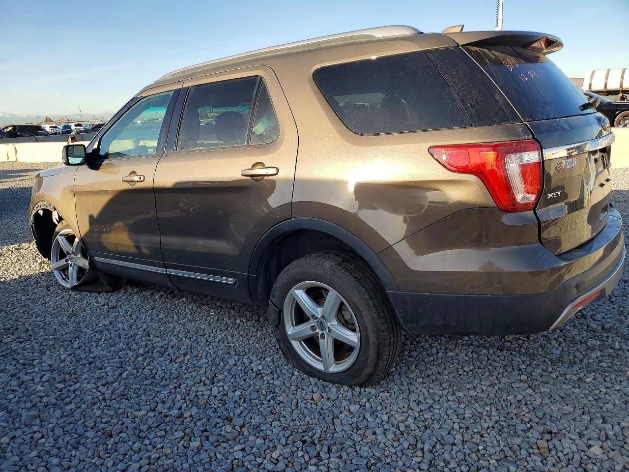 2016 FORD EXPLORER XLT photo 2