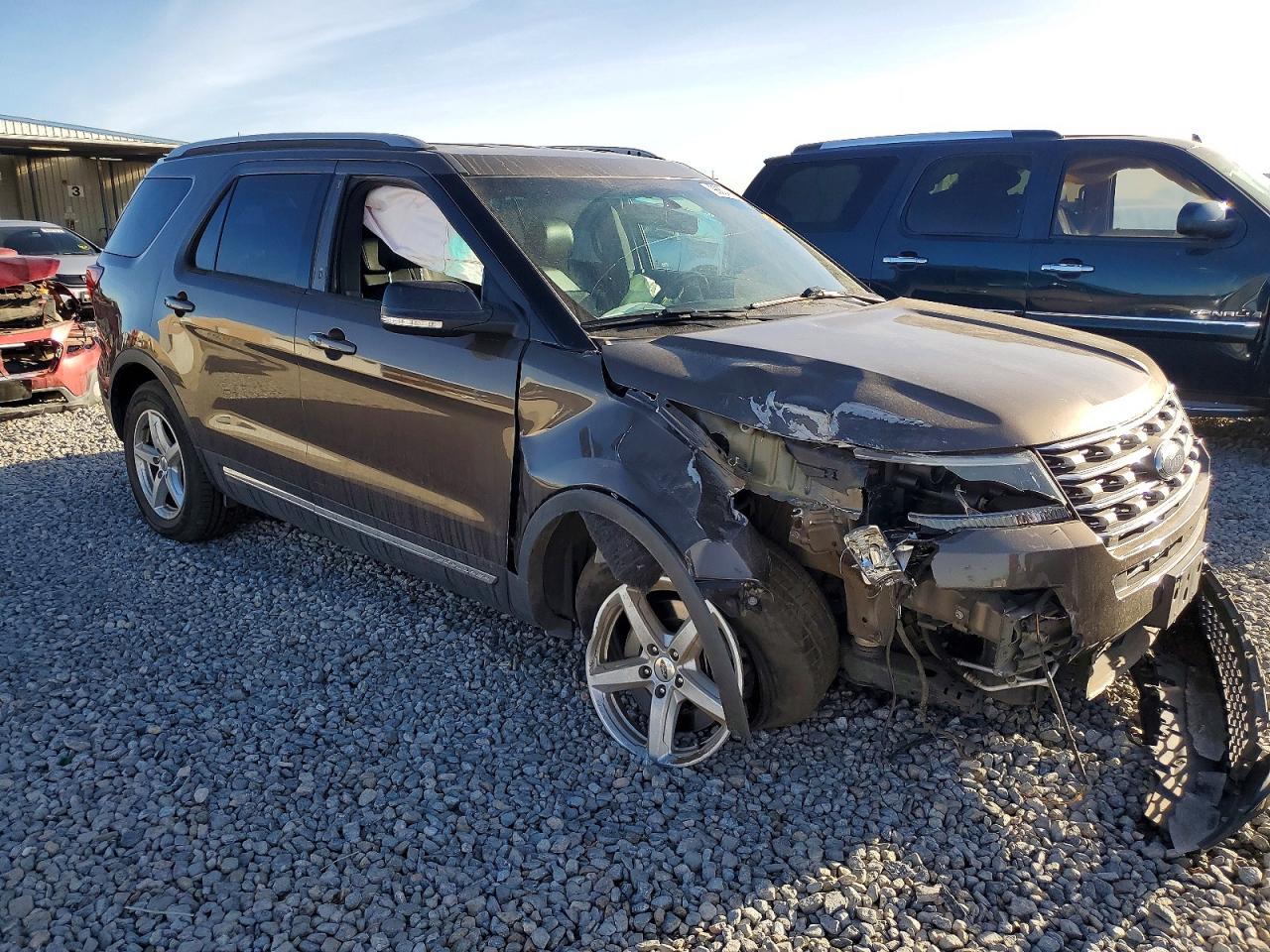 2016 FORD EXPLORER XLT photo 4