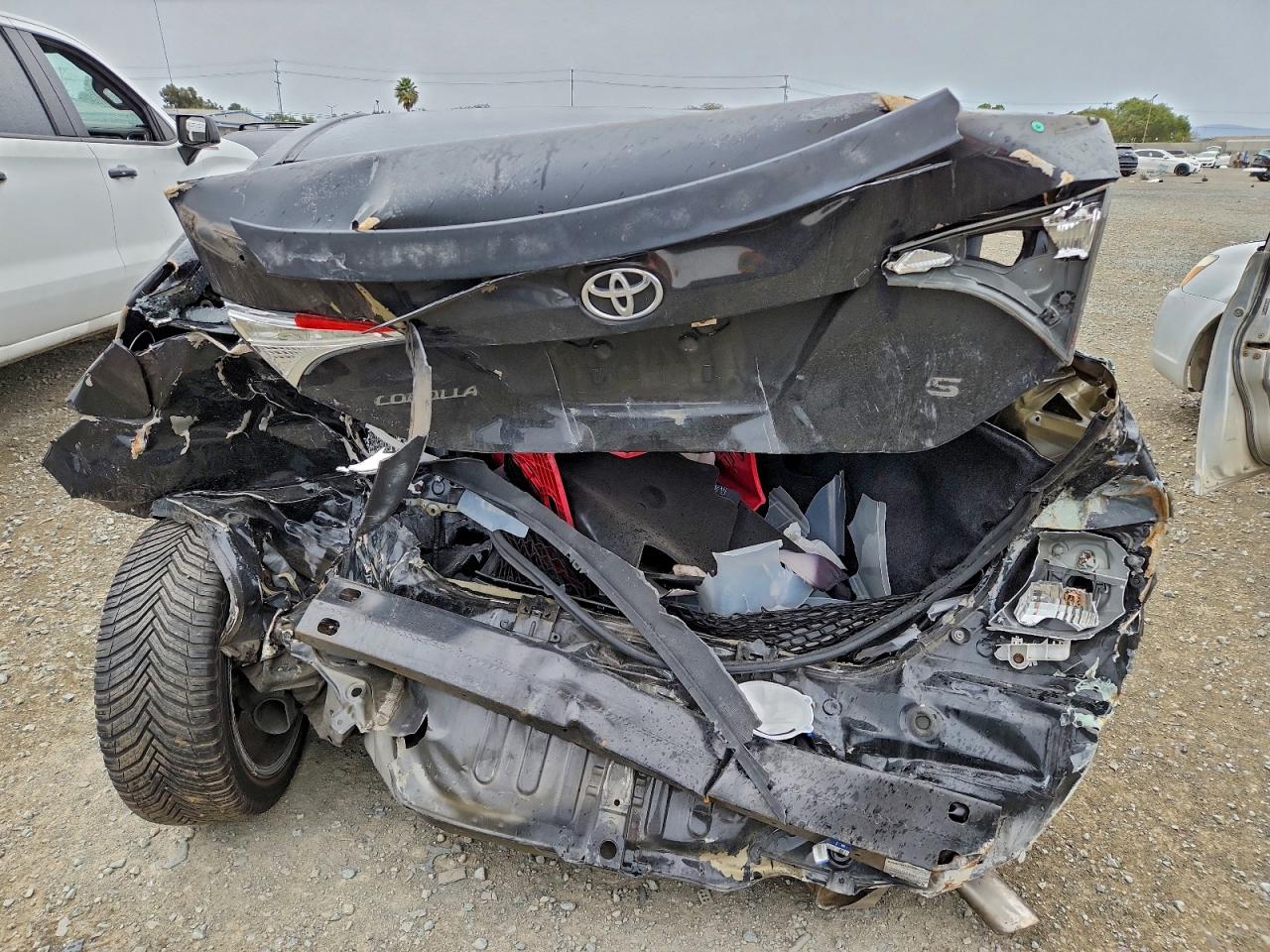 2014 TOYOTA COROLLA L photo 6