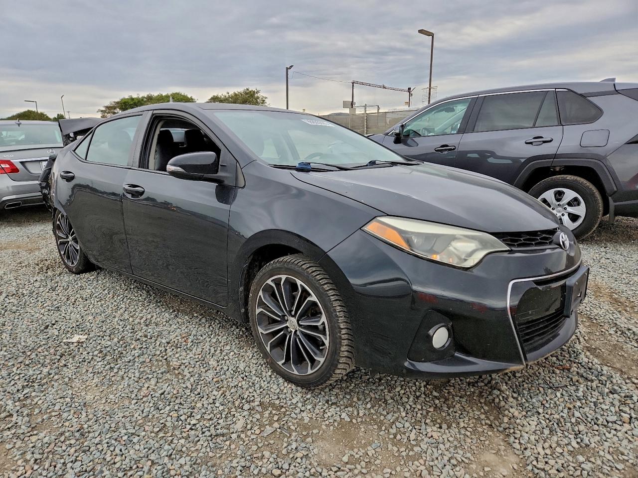 2014 TOYOTA COROLLA L photo 4