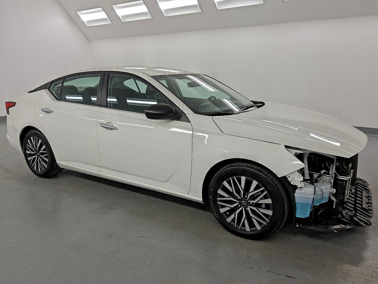 2025 NISSAN ALTIMA SV photo 4