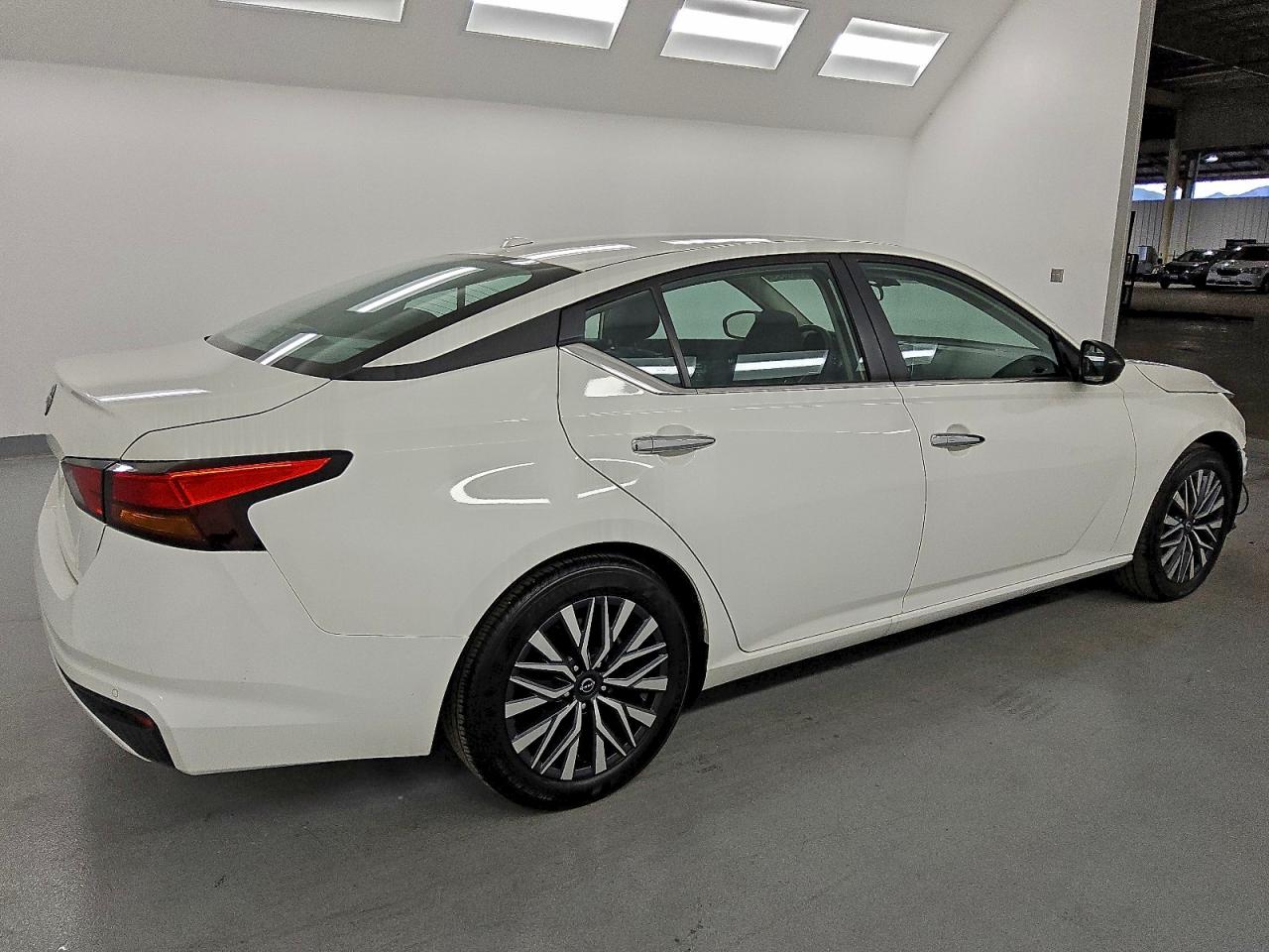 2025 NISSAN ALTIMA SV photo 3