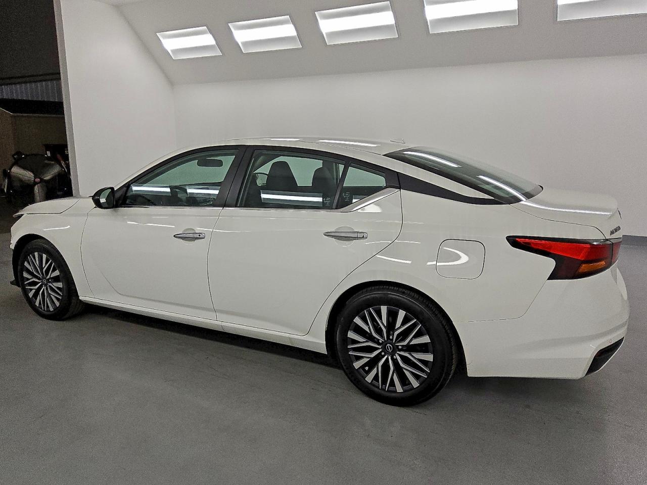 2025 NISSAN ALTIMA SV photo 2