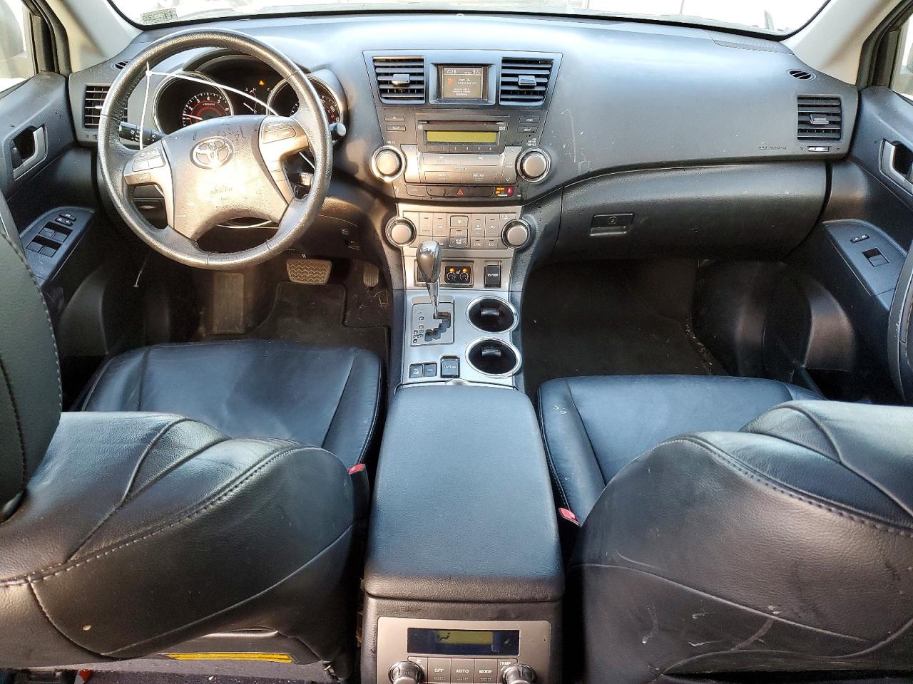 2010 TOYOTA HIGHLANDER SE photo 8
