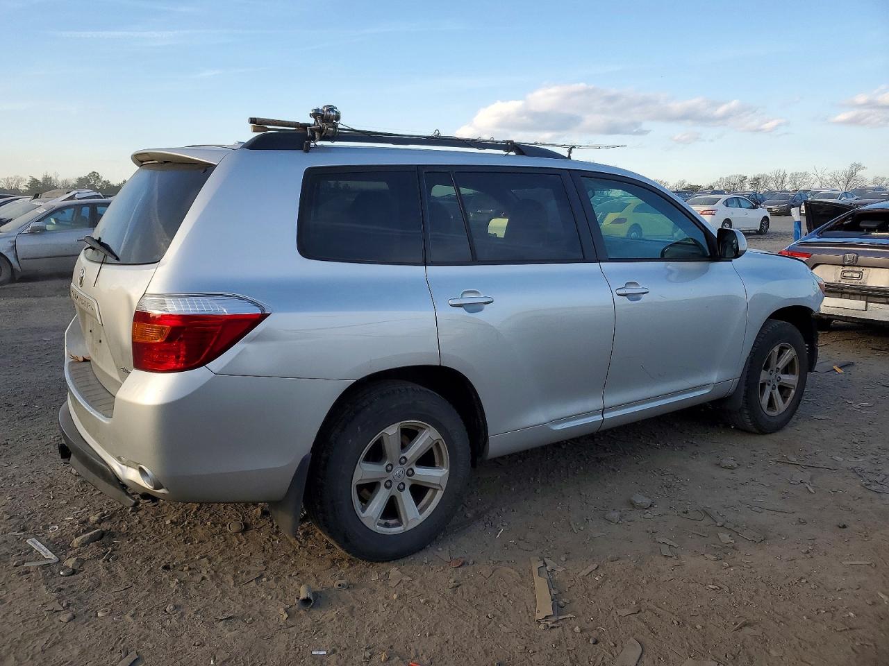 2010 TOYOTA HIGHLANDER SE photo 3