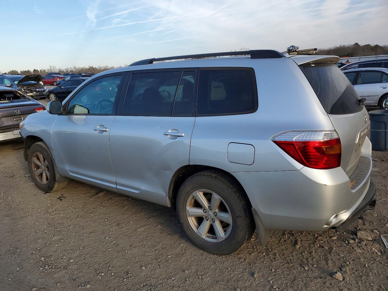 2010 TOYOTA HIGHLANDER SE photo 2