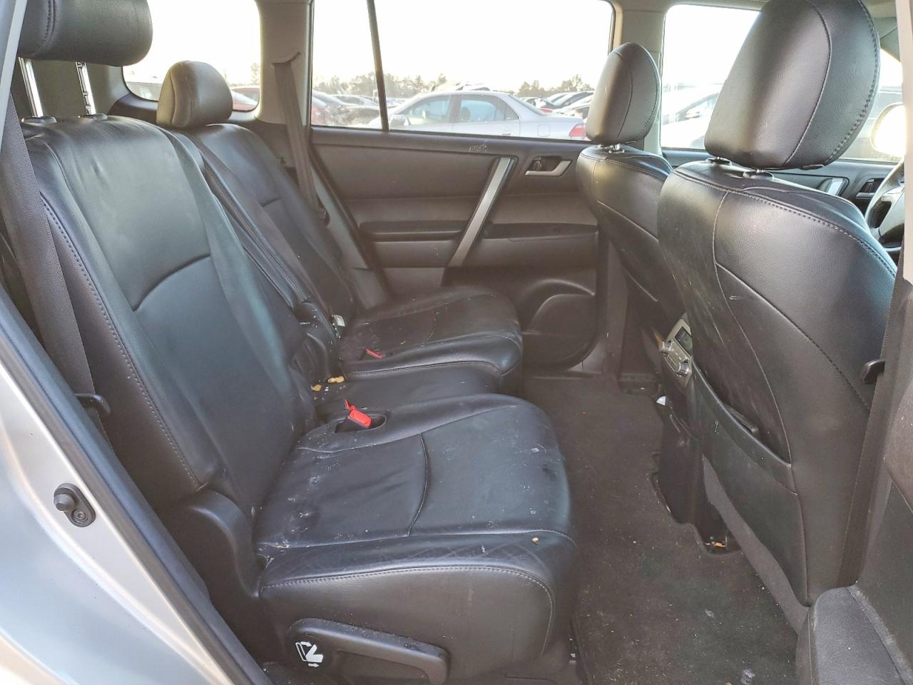 2010 TOYOTA HIGHLANDER SE photo 11