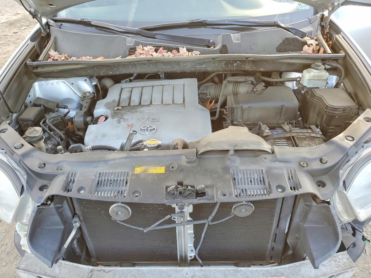 2010 TOYOTA HIGHLANDER SE photo 12