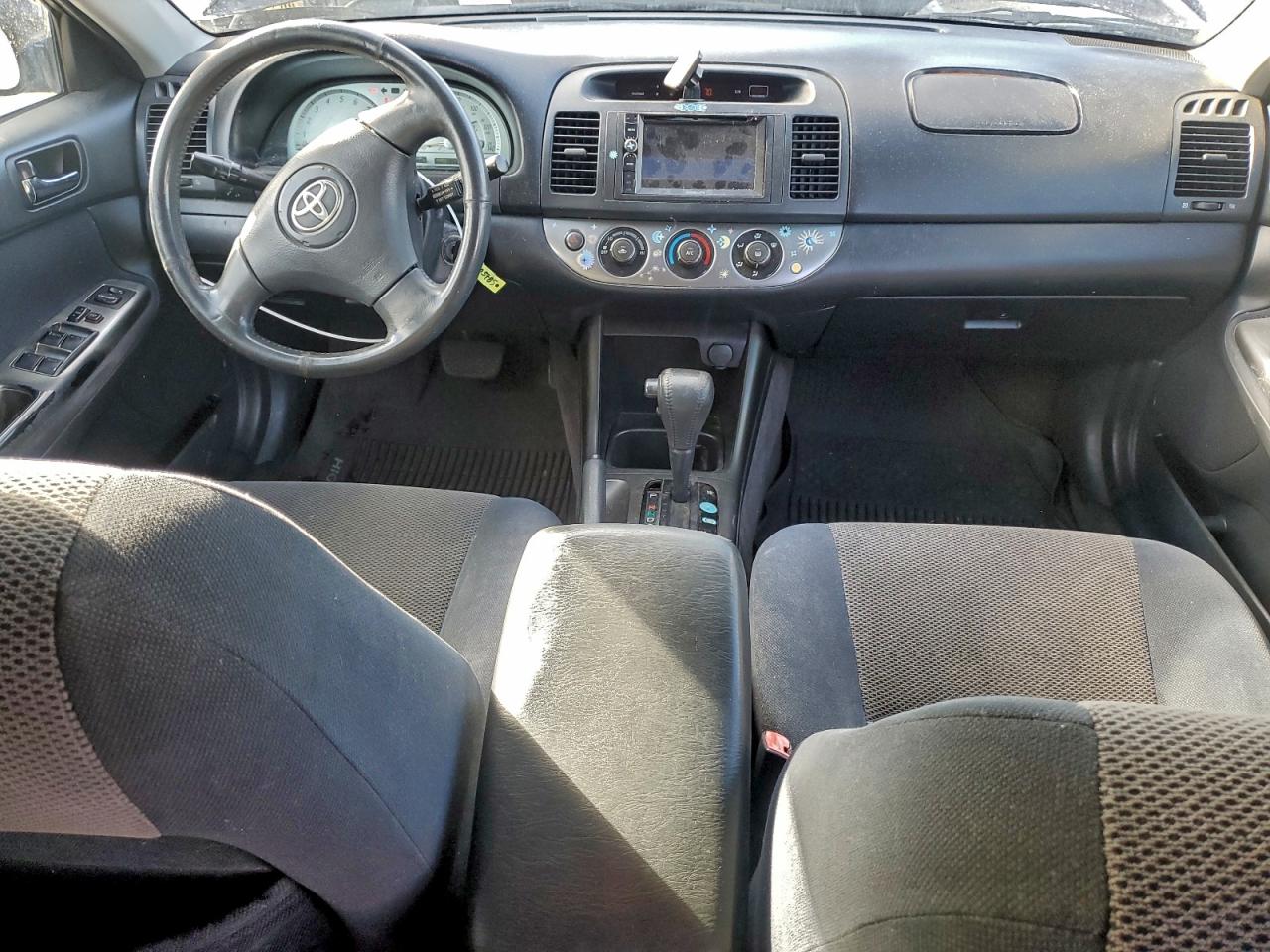 2004 TOYOTA CAMRY LE photo 8