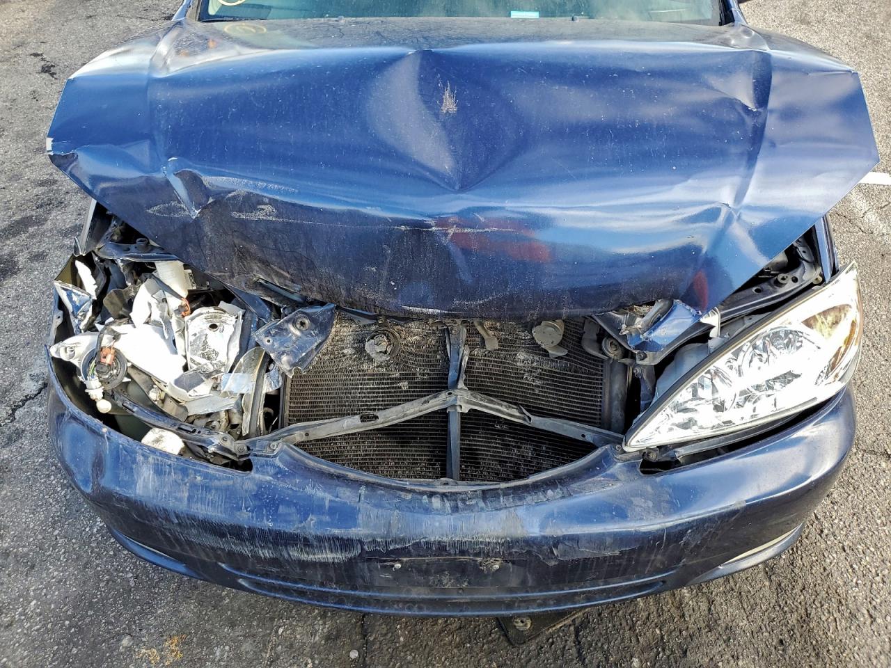 2004 TOYOTA CAMRY LE photo 11