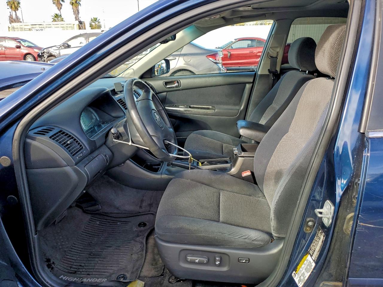 2004 TOYOTA CAMRY LE photo 7