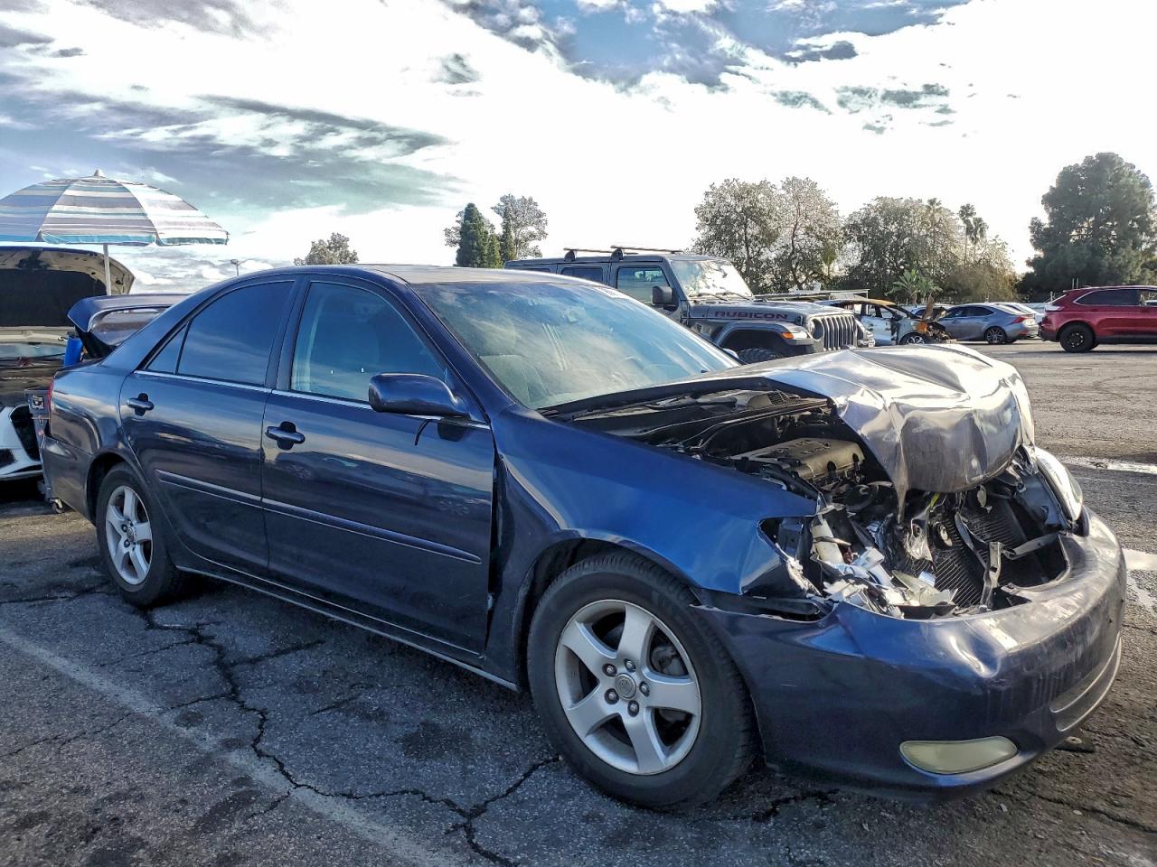 2004 TOYOTA CAMRY LE photo 4