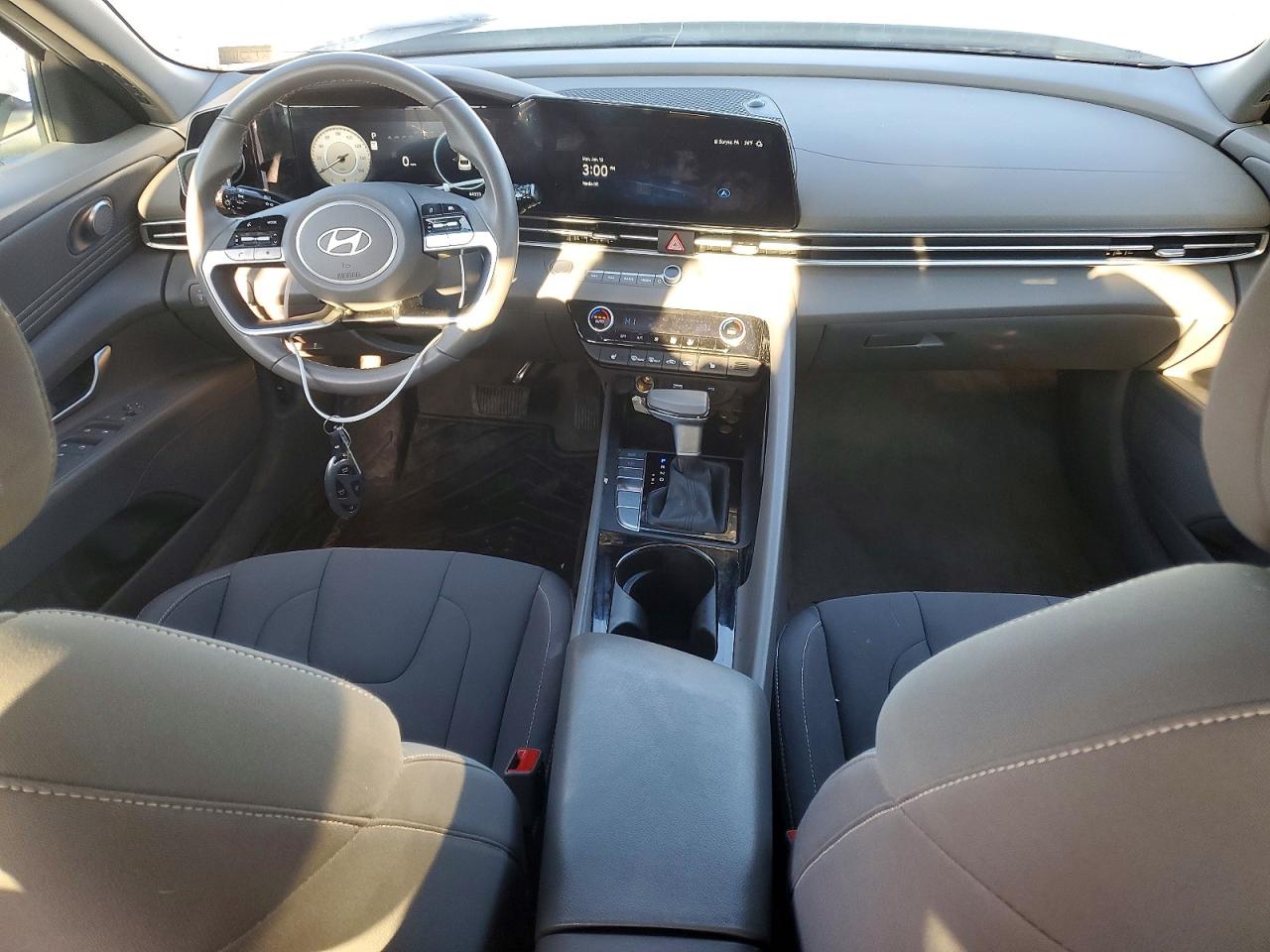 2024 HYUNDAI ELANTRA SEL photo 8