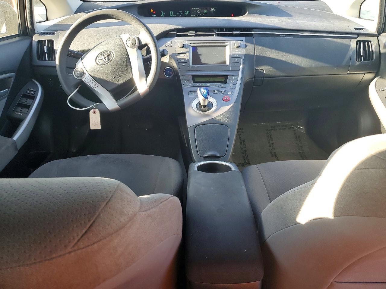 2015 TOYOTA PRIUS photo 8