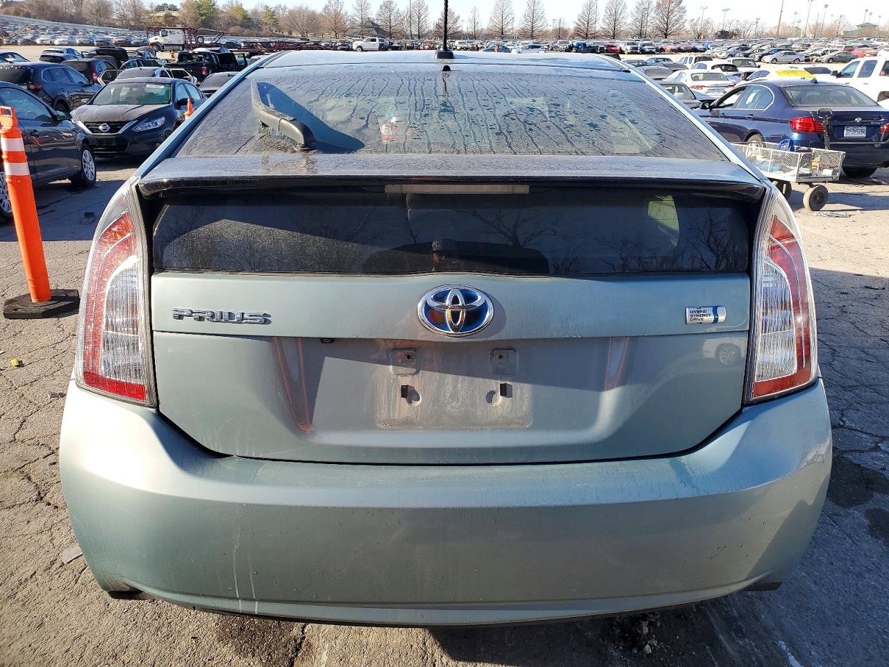 2015 TOYOTA PRIUS photo 6