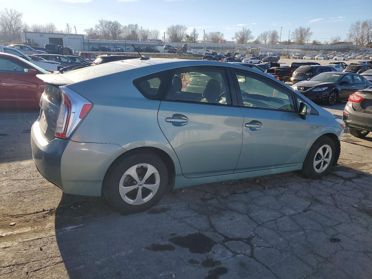 2015 TOYOTA PRIUS photo 3