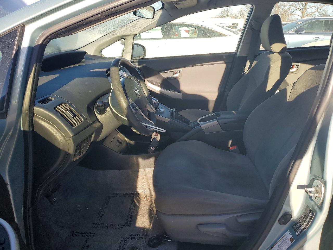 2015 TOYOTA PRIUS photo 7