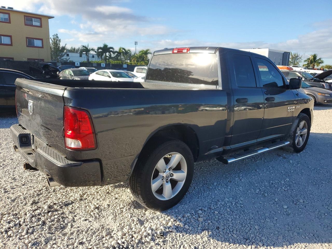 2013 RAM 1500 ST photo 3