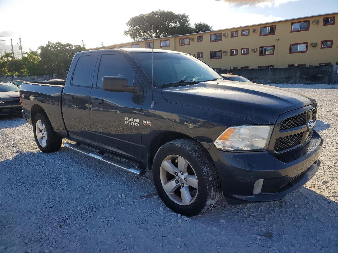 2013 RAM 1500 ST photo 4