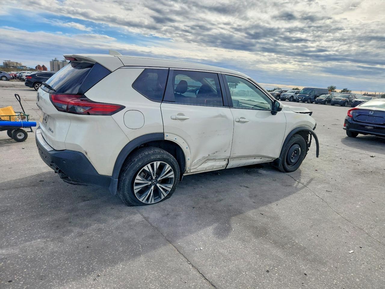2023 NISSAN ROGUE SV photo 3