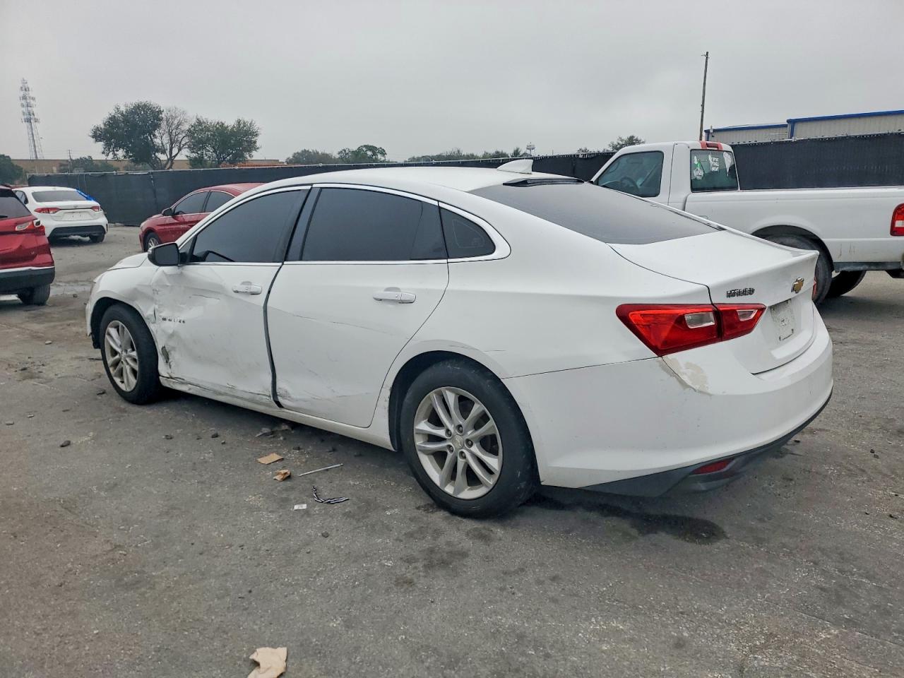 2016 CHEVROLET MALIBU LT photo 2