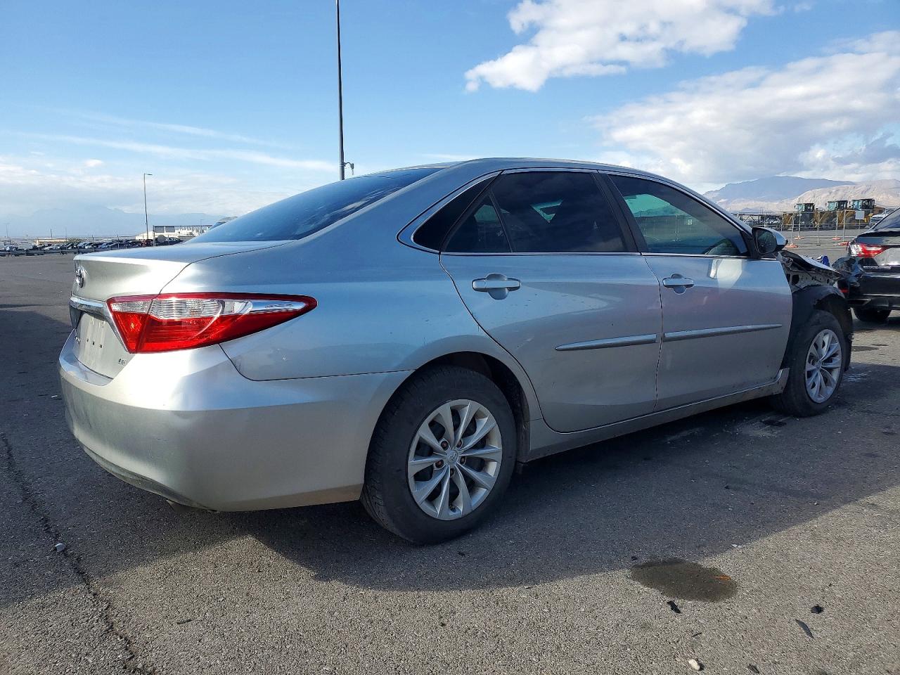 2016 TOYOTA CAMRY LE photo 3